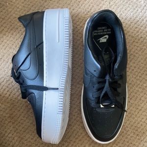 Nike women’s Sage low Air Force 1 never worn